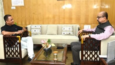 राज्यपाल डेका से हरिभूमि के प्रधान संपादक ने सौजन्य की भेंट