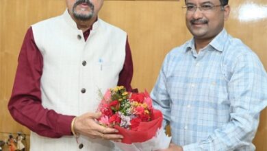 राज्यपाल डेका से आदिम जाति विभाग के प्रमुख सचिव बोरा ने की सौजन्य भेंट