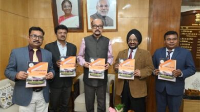 राज्यपाल डेका को लोकायुक्त ने सौंपा वार्षिक प्रतिवेदन
