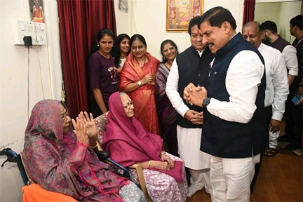 मुख्यमंत्री डॉ. यादव ने पटवा के जन्मदिन पर शुभकामनाएं दीं और आशीर्वाद प्राप्त किया मुख्यमंत्री डॉ. यादव ने पटवा के जन्मदिन पर शुभकामनाएं दीं और आशीर्वाद प्राप्त किया