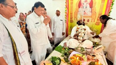 गुरु पूर्णिमा पर उद्योग मंत्री देवांगन में सद्गुरु कबीर आश्रम में की पूजा अर्चना कर लिया आशीर्वाद, प्रदेश वासियों के खुशहाली की कामना की