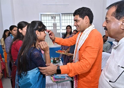संघर्ष ही सफलता का मार्ग है, ‘‘दृढ़ संकल्प के साथ करें अध्ययन’’ – मंत्री वर्मा संघर्ष ही सफलता का मार्ग है, ‘‘दृढ़ संकल्प के साथ करें अध्ययन’’ – मंत्री वर्मा