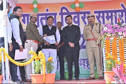 दरस राम सोनी आबकारी उप निरीक्षक पद से सेवा निवृत्त वर्षों की ईमानदारी, समर्पण और कर्तव्यनिष्ठा का हुआ सम्मान दरस राम सोनी आबकारी उप निरीक्षक पद से सेवा निवृत्त वर्षों की ईमानदारी, समर्पण और कर्तव्यनिष्ठा का हुआ सम्मान