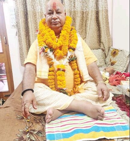 आचार्य जी के कैंम्प 01 निवास पर  गुरु पूर्णिमा मनी…. आचार्य पंडित ओमप्रकाश द्विवेदी बोले-ईश्वर प्राप्ति के पथ प्रदर्शक हैं गुरु…