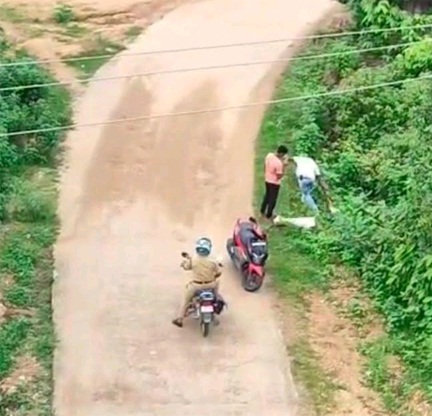 छत्तीसगढ़ के कांकेर में वर्दीधारी इंसानियत भूला: 10 से ज्यादा बेजुबान डॉग्स को गोलियों से भूना! नदी किनारे फेंके शव; वीडियो भी आया सामने; DIG ने कहा- मामले ही होगी जांच”