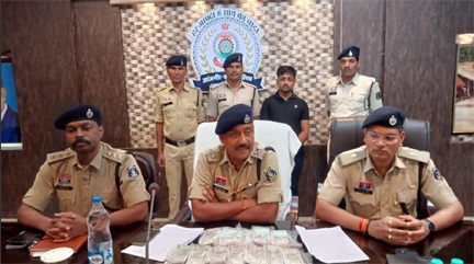 दिनदहाड़े 11 लाख 79 हजार आठ सौ रुपये लूट की घटना निकली फर्जी