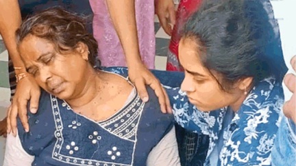 धमतरी हत्या में मारे गए युवकों का शव उनके घर पहुंचा, मृतक की मां का रोकर बुरा हाल धमतरी हत्या में मारे गए युवकों का शव उनके घर पहुंचा, मृतक की मां का रोकर बुरा हाल