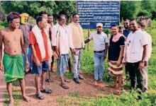 मतांतरण के विरोध में ग्रामीणों ने गांव के बाहर लगाया बोर्ड