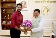 मुख्यमंत्री डॉ. यादव से क्रिकेटर वेंकटेश अय्यर ने की सौजन्य भेंट