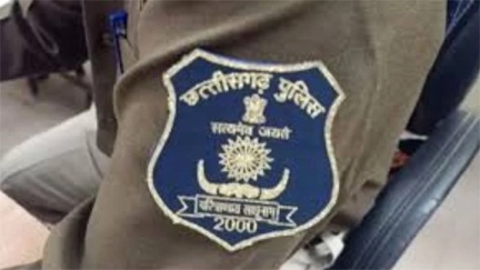 आरक्षक शराब जब्त कर दूसरे कोचिए के पास बेचने पहुंचे आरक्षक शराब जब्त कर दूसरे कोचिए के पास बेचने पहुंचे