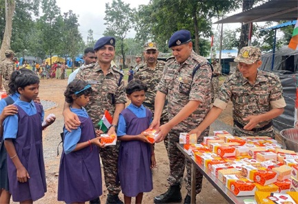 आज़ादी के बाद पहली बार बस्तर के 29 गांवों में शान से लहराया तिरंगा