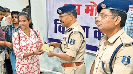 पुलिस ने खोज निकाले 50 लाख के गुम मोबाइल, 250 लोगों को लौटाए गए फोन पुलिस ने खोज निकाले 50 लाख के गुम मोबाइल, 250 लोगों को लौटाए गए फोन
