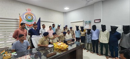  के सी जी पुलिस ने पार्सल बम  साज़िश का भंडाफोड़ किया : स्पीकर में छिपा 2 किलो आईईडी बरामद, सात आरोपी गिरफ्तार; विस्फोटक आपूर्ति नेटवर्क का पर्दाफाश