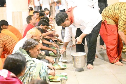 अमरकंटक में 50 हजार से अधिक श्रद्धालुओं कांवड़ियों ने मृत्युंजय आश्रम में ग्रहण की प्रसादी अमरकंटक में 50 हजार से अधिक श्रद्धालुओं कांवड़ियों ने मृत्युंजय आश्रम में ग्रहण की प्रसादी
