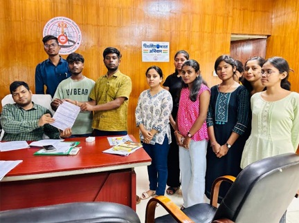 छात्रों पर अतिरिक्त बोझ: हॉस्टल प्रवेश से पहले ₹3000 भोजन शुल्क अनिवार्य, छात्रों में आक्रोश छात्रों पर अतिरिक्त बोझ: हॉस्टल प्रवेश से पहले ₹3000 भोजन शुल्क अनिवार्य, छात्रों में आक्रोश