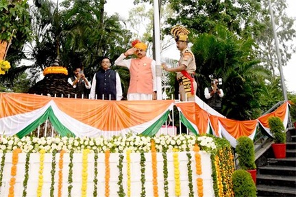 मुख्यमंत्री डॉ. यादव ने स्वतंत्रता दिवस पर मुख्यमंत्री निवास परिसर में किया ध्वजारोहण मुख्यमंत्री डॉ. यादव ने स्वतंत्रता दिवस पर मुख्यमंत्री निवास परिसर में किया ध्वजारोहण