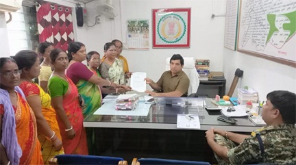 मितानिनों का एक धड़ा उपेक्षित और शोषित, आक्रोशित होकर सौंपा ज्ञापन,स्थानीय प्रशासन नहीं ले रहे सुध – लक्ष्मी निषाद मितानिनों का एक धड़ा उपेक्षित और शोषित, आक्रोशित होकर सौंपा ज्ञापन,स्थानीय प्रशासन नहीं ले रहे सुध – लक्ष्मी निषाद