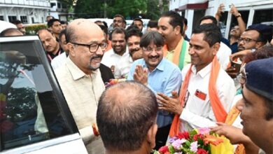 राज्यपाल रमेन डेका का रायगढ़ सर्किट हाउस पहुंचने पर किया गया भव्य स्वागत