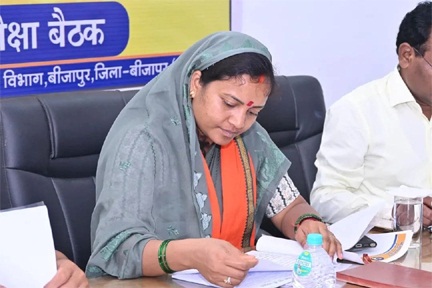 मंत्री राजवाड़े ने बीजापुर में की विभागीय योजनाओं की समीक्षा -अधिकारियों को दिए जरूरी निर्देश मंत्री राजवाड़े ने बीजापुर में की विभागीय योजनाओं की समीक्षा -अधिकारियों को दिए जरूरी निर्देश