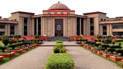 स्कूल परिसर में खेलते हुए 3 साल की बच्ची की मौत स्कूल परिसर में खेलते हुए 3 साल की बच्ची की मौत