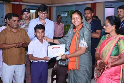 महिला बाल विकास मंत्री ने बीजापुर में बच्चों, महिलाओं और दिव्यांगों के लिए संचालित सेवाओं का किया निरीक्षण महिला बाल विकास मंत्री ने बीजापुर में बच्चों, महिलाओं और दिव्यांगों के लिए संचालित सेवाओं का किया निरीक्षण
