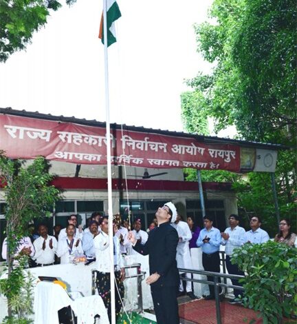 जनसम्पर्क संचालनालय में आयुक्त ने किया ध्वजारोहण