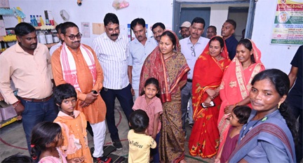 महिला एवं बाल विकास मंत्री लक्ष्मी राजवाड़े ने धरसेड़ी आंगनबाड़ी केंद्र का औचक निरीक्षण किया महिला एवं बाल विकास मंत्री लक्ष्मी राजवाड़े ने धरसेड़ी आंगनबाड़ी केंद्र का औचक निरीक्षण किया