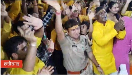 मुंगेली एसपी भोजराम पटेल भजन में थिरके, वर्दी की गरिमा और पुलिस आचार संहिता पर उठे सवाल मुंगेली एसपी भोजराम पटेल भजन में थिरके, वर्दी की गरिमा और पुलिस आचार संहिता पर उठे सवाल