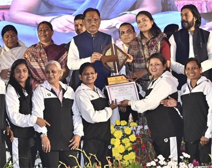 महतारियों के सशक्तिकरण में छत्तीसगढ़ सरकार ने कायम की मिसाल महतारियों के सशक्तिकरण में छत्तीसगढ़ सरकार ने कायम की मिसाल