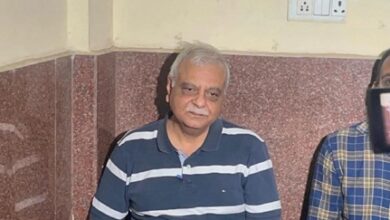 सरेंडर करने पहुंचे पूर्व IAS आलोक शुक्ला
