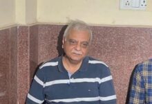 सरेंडर करने पहुंचे पूर्व IAS आलोक शुक्ला
