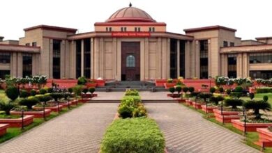 हाई कोर्ट ने खुलवाया स्कूल का ताला