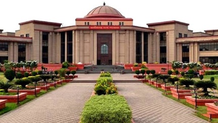 हाई कोर्ट ने खुलवाया स्कूल का ताला