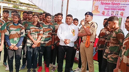CM विष्णुदेव साय ने युवाओं का बढ़ाया हौसला CM विष्णुदेव साय ने युवाओं का बढ़ाया हौसला