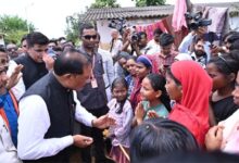 बाढ़ प्रभावितों का हाल जानने उनके बीच पहुँचे मुख्यमंत्री साय: अधिकारियों को राहत एवं पुनर्वास कार्यों में तेजी लाने के निर्देश