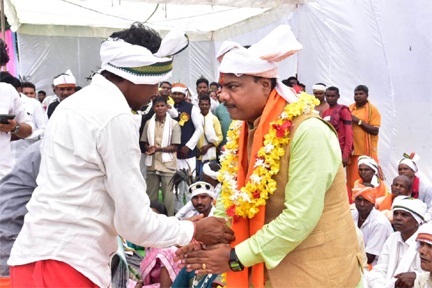 गायता ठाकुर जोहारनी कार्यक्रम में शामिल हुए वन मंत्री गायता ठाकुर जोहारनी कार्यक्रम में शामिल हुए वन मंत्री