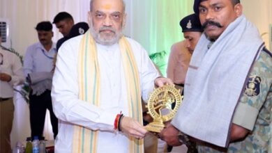 केन्द्रीय गृह एवं सहकारिता मंत्री अमित शाह ने कर्रेगुट्टालु पहाड़ी पर ‘ऑपरेशन ब्लैक फॉरेस्ट’ को सफलतापूर्वक अंजाम देने वाले सीआरपीएफ, छत्तीसगढ़ पुलिस, डीआरजीऔर कोबरा के जवानों से भेंट की और उन्हें सम्मानित किया