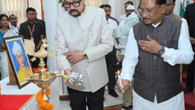 शिक्षक अपने विद्यार्थियों के लिए रोल मॉडल होता है: राज्यपाल रमेन डेका