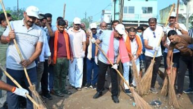 उप मुख्यमंत्री अरुण साव की अगुवाई में महामाया मंदिर से अस्पताल तक सफाई