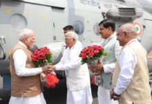 प्रधानमंत्री मोदी का भैंसोला हेलीपैड पर आत्मीय स्वागत