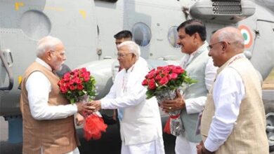 प्रधानमंत्री मोदी का भैंसोला हेलीपैड पर आत्मीय स्वागत