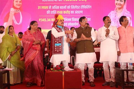 बहनों की खुशहाली ही सरकार का मिशन : मुख्यमंत्री डॉ. यादव बहनों की खुशहाली ही सरकार का मिशन : मुख्यमंत्री डॉ. यादव