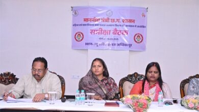 महिला एवं बाल विकास मंत्री लक्ष्मी राजवाड़े ने अंबिकापुर में की विभागीय समीक्षा बैठक