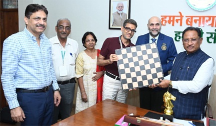 मुख्यमंत्री साय से ग्रैंडमास्टर प्रवीण महादेव थिप्से ने की सौजन्य भेंट मुख्यमंत्री साय से ग्रैंडमास्टर प्रवीण महादेव थिप्से ने की सौजन्य भेंट