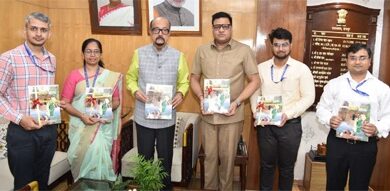 राज्यपाल डेका ने पासपोर्ट कार्यालय की राजभाषा पत्रिका महतारी का विमोचन किया
