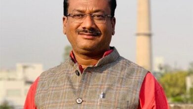 ट्रिपल इंजन की सरकार निगम सफाई कर्मचारी, चालकों को वेतन नहीं दे पा रही