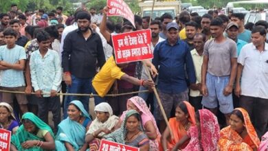 ग्रामीणों ने नेशनल हाईवे किया जाम ग्रामीणों ने नेशनल हाईवे किया जाम