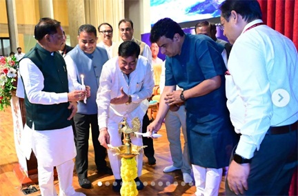 सराफा एसोसिएशन के प्रदेश अध्यक्ष कमल सोनी ने मुख्यमंत्री के समक्ष स्वर्णकला बोर्ड के गठन का प्रस्ताव रखा सराफा एसोसिएशन के प्रदेश अध्यक्ष कमल सोनी ने मुख्यमंत्री के समक्ष स्वर्णकला बोर्ड के गठन का प्रस्ताव रखा