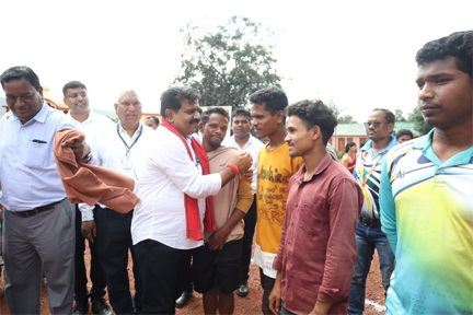 उप मुख्यमंत्री शर्मा ने सुदूर वनांचल ग्राम कच्चापाल में बस्तर ओलंपिक 2025 का किया शुभारंभ उप मुख्यमंत्री शर्मा ने सुदूर वनांचल ग्राम कच्चापाल में बस्तर ओलंपिक 2025 का किया शुभारंभ