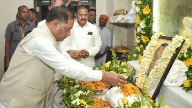 मुख्यमंत्री विष्णु देव साय ने पूर्व विधानसभा उपाध्यक्ष स्वर्गीय बनवारी लाल अग्रवाल को दी श्रद्धांजलि मुख्यमंत्री विष्णु देव साय ने पूर्व विधानसभा उपाध्यक्ष स्वर्गीय बनवारी लाल अग्रवाल को दी श्रद्धांजलि